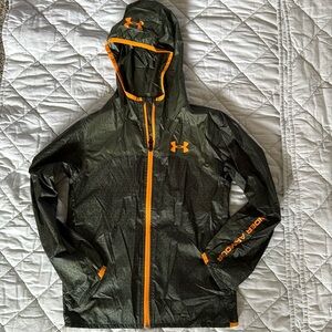 Under Armour super lightweight packable jacket youth size M
